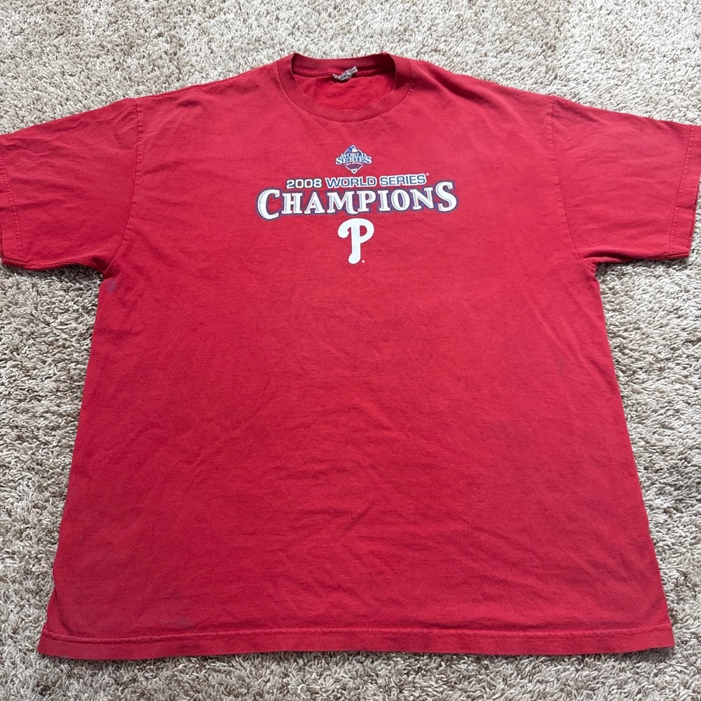 Mens VF Philadelphia Phillies 2008 World Series Champions Roster T-Shirt Red 2XL